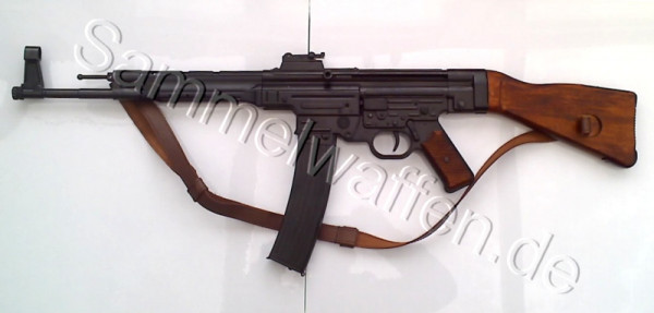 MP 44 mit Ledertrageriemen.